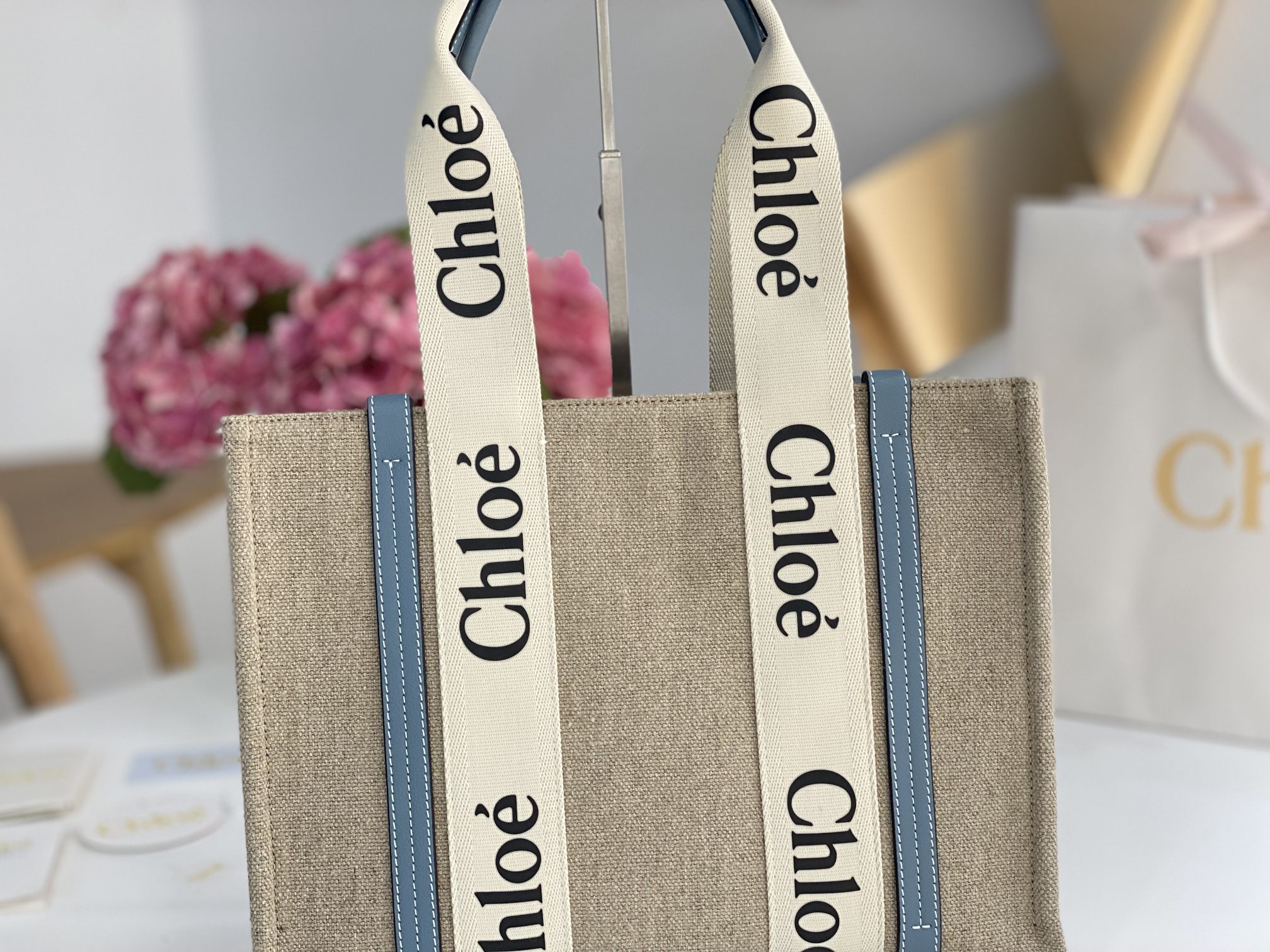 Chloe Medium Woody Tote Bag In Linen 